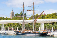 Segelschiff im Hafen