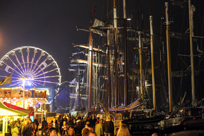 hanse sail rostock - nachts im stadthafen